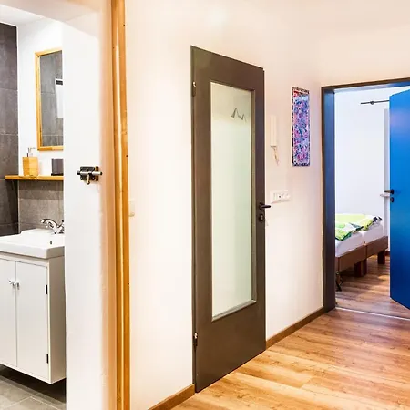 Schmidt Apartment *